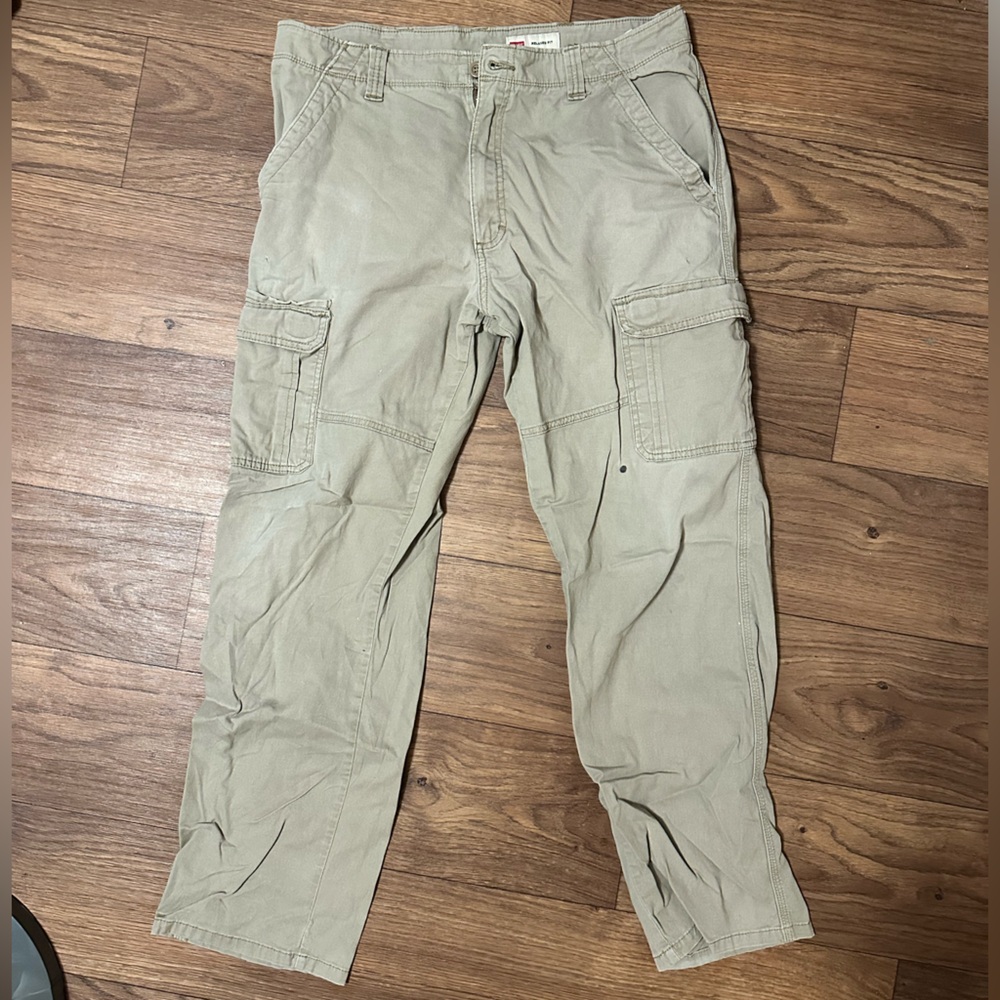 Wrangler Men's Cargo Pants in Light Tan